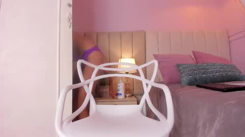 Snapshot of _aleja_x chatting on 10-30-25, 12:17 _aleja_x online show from 10-30-25, 12:17