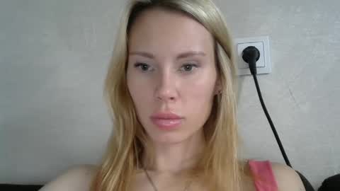 Snapshot of _alex1819 chatting on 10-13-25, 07:19 _alex1819 online show from 10-13-25, 07:19