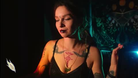 Snapshot of _alicemorrison_ chatting on 11-18-25, 06:34 Alice Morrison Mistress Datura online show from 11-18-25, 06:34