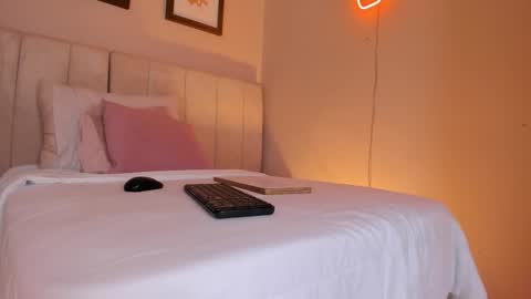 Snapshot of _alison_c chatting on 10-14-25, 11:33 Hii I m Alison online show from 10-14-25, 11:33