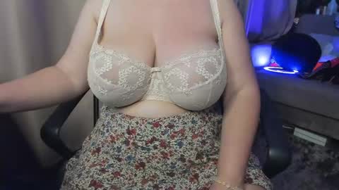 Snapshot of _alyssia_ chatting on 06-05-26, 06:46 lisa online show from 06-05-26, 06:46