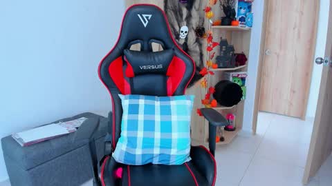 AMANDA online show from 10-23-25, 05:01