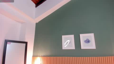 Snapshot of _anavictoria_ chatting on 10-29-25, 12:07 Ana Victoria online show from 10-29-25, 12:07