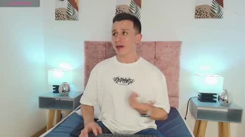 Snapshot of _andrewfalcon2 chatting on 01-19-25, 07:15 _andrewfalcon2 online show from 01-19-25, 07:15