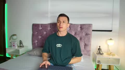 Snapshot of _andrewfalcon2 chatting on 01-21-25, 12:18 _andrewfalcon2 online show from 01-21-25, 12:18