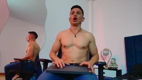 Snapshot of _andrewfalcon2 chatting on 10-06-25, 07:44 _andrewfalcon2 online show from 10-06-25, 07:44