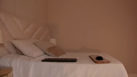 Snapshot of _angela_x chatting on 06-12-26, 11:53 ngela online show from 06-12-26, 11:53