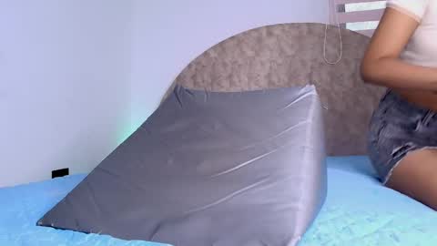 Snapshot of _aniisha_ chatting on 04-25-26, 07:11 Any online show from 04-25-26, 07:11
