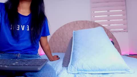 Snapshot of _aniisha_ chatting on 05-11-26, 07:11 Any online show from 05-11-26, 07:11