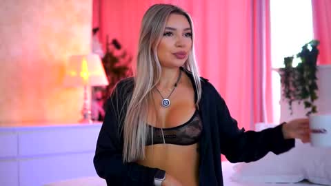 Arielle online show from 11-21-25, 10:03