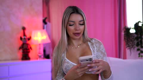 Arielle online show from 12-15-25, 09:24