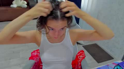 Snapshot of _arina_cox__ chatting on 09-16-25, 12:17 Arina online show from 09-16-25, 12:17