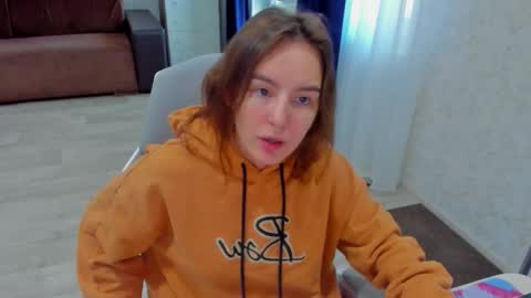 Snapshot of _arina_cox__ chatting on 09-17-25, 11:01 Arina online show from 09-17-25, 11:01