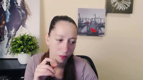 Snapshot of _astraia_ chatting on 06-04-26, 09:26 _astraia_ online show from 06-04-26, 09:26