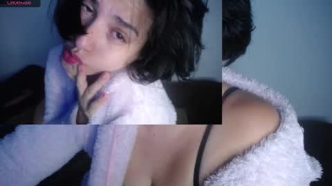 Snapshot of _atenea_golden chatting on 12-07-24, 01:25 atenea online show from 12-07-24, 01:25