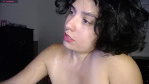 Snapshot of _atenea_golden chatting on 01-18-25, 02:47 atenea online show from 01-18-25, 02:47
