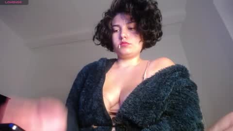 Snapshot of _atenea_golden chatting on 01-23-25, 10:44 atenea online show from 01-23-25, 10:44