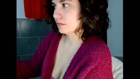 Snapshot of _atenea_golden chatting on 10-09-25, 06:33 atenea online show from 10-09-25, 06:33