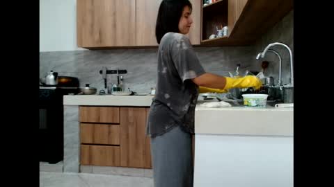 Snapshot of _atenea_golden chatting on 10-15-25, 01:44 atenea online show from 10-15-25, 01:44