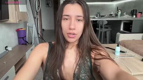 Snapshot of _aura_18 chatting on 10-10-25, 04:22 _aura_18 online show from 10-10-25, 04:22