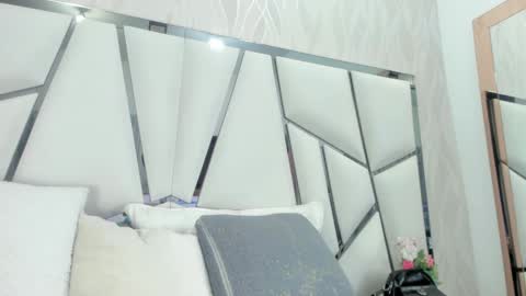 Aura online show from 03-10-25, 03:01