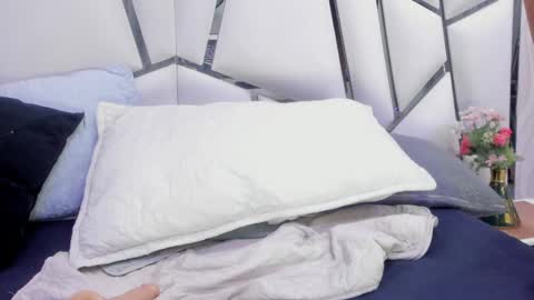 Aura online show from 03-12-25, 06:07