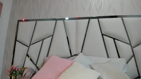 Aura online show from 10-22-25, 03:07