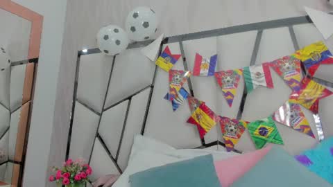 Snapshot of _aurora18 chatting on 06-25-26, 03:06 Aura online show from 06-25-26, 03:06