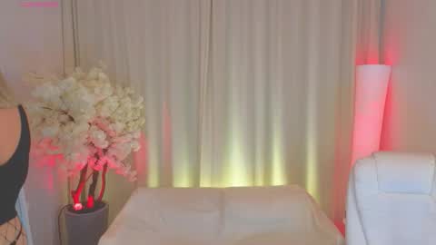 Jess online show from 10-10-25, 03:27