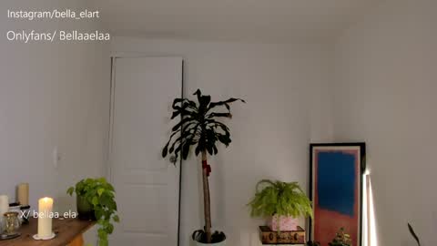 Snapshot of _bellaela chatting on 01-05-25, 12:42 Ella online show from 01-05-25, 12:42