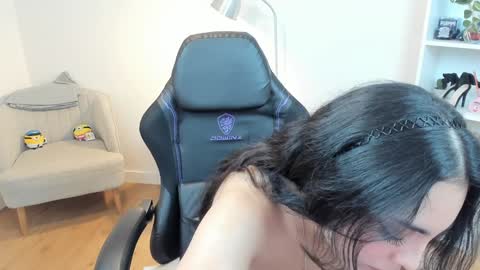 Bella Evans online show from 01-27-25, 12:05