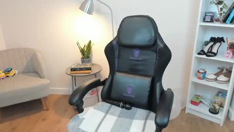 Bella Evans online show from 02-18-25, 11:55