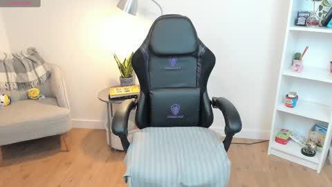 Bella Evans online show from 02-25-25, 05:30