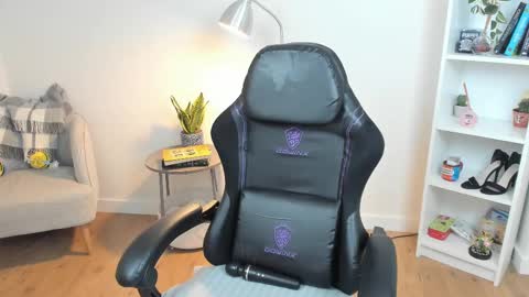 Bella Evans online show from 03-10-25, 11:42