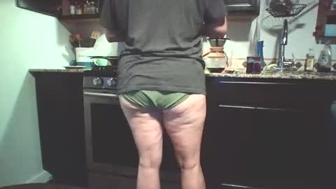 Snapshot of _big_tits_mcgee chatting on 09-29-25, 12:32 Big Tits McGee online show from 09-29-25, 12:32