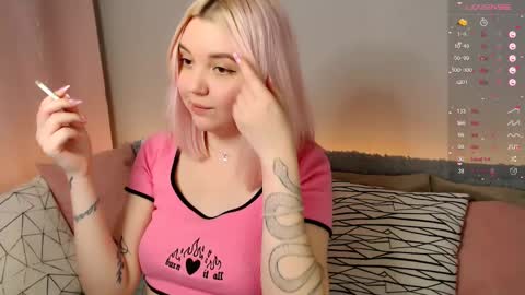 Snapshot of _blonde_barbie_ chatting on 02-23-25, 07:22 Elizabeth online show from 02-23-25, 07:22