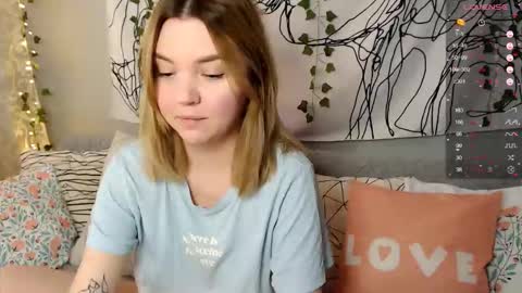 Snapshot of _blonde_barbie_ chatting on 10-12-25, 07:18 Elizabeth online show from 10-12-25, 07:18