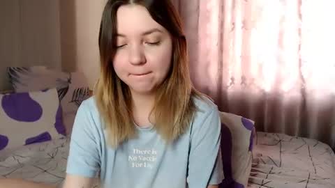Snapshot of _blonde_barbie_ chatting on 07-05-26, 12:39 Elizabeth online show from 07-05-26, 12:39