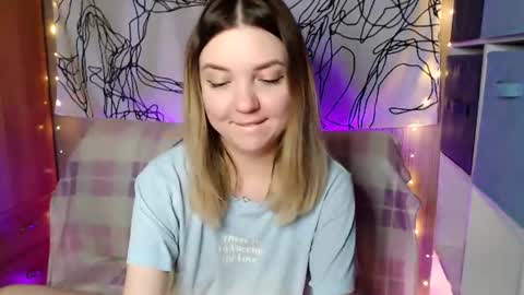 Snapshot of _blonde_barbie_ chatting on 07-05-26, 11:34 Elizabeth online show from 07-05-26, 11:34