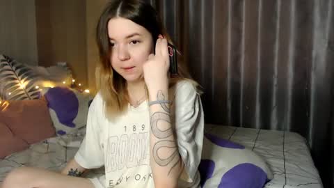 Snapshot of _blonde_barbie_ chatting on 07-11-26, 01:03 Elizabeth online show from 07-11-26, 01:03