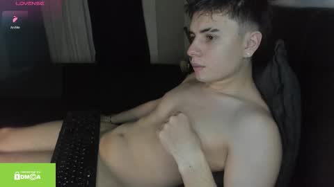 Snapshot of _broken_47 chatting on 09-11-25, 09:09 FELIPE CAMACHO dont forget to support me with a little hand up online show from 09-11-25, 09:09