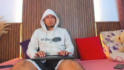 Snapshot of _cannabitch chatting on 05-24-26, 01:27 Shatta Sara online show from 05-24-26, 01:27