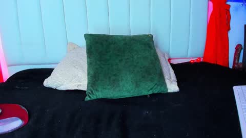 Carolina  online show from 09-15-25, 07:03