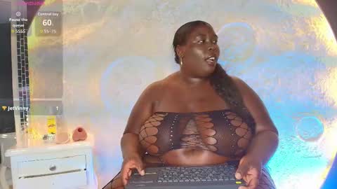 Snapshot of _carolinagomez chatting on 10-17-25, 08:22 Caro. online show from 10-17-25, 08:22