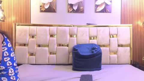 Caroline online show from 04-08-26, 10:26