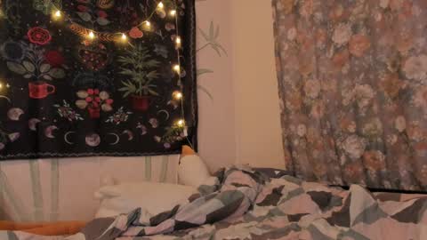 Snapshot of _caroline_coy chatting on 12-13-24, 12:39 Caroline online show from 12-13-24, 12:39