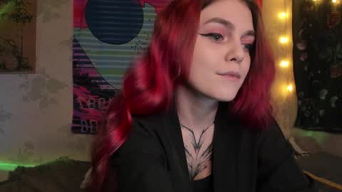 Snapshot of _caroline_coy chatting on 01-05-25, 01:47 Caroline online show from 01-05-25, 01:47