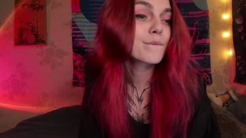 Snapshot of _caroline_coy chatting on 01-05-25, 04:48 Caroline online show from 01-05-25, 04:48