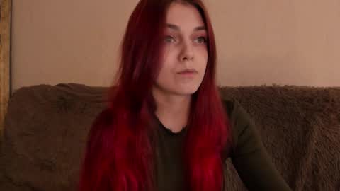 Snapshot of _caroline_coy chatting on 11-30-25, 12:42 Caroline online show from 11-30-25, 12:42