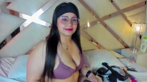 Snapshot of _carolinee_sweet chatting on 12-18-24, 06:43 Caroline Sweet online show from 12-18-24, 06:43